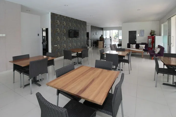 Семаранг: Airy Candisari Sisingamangaraja 4 Semarang