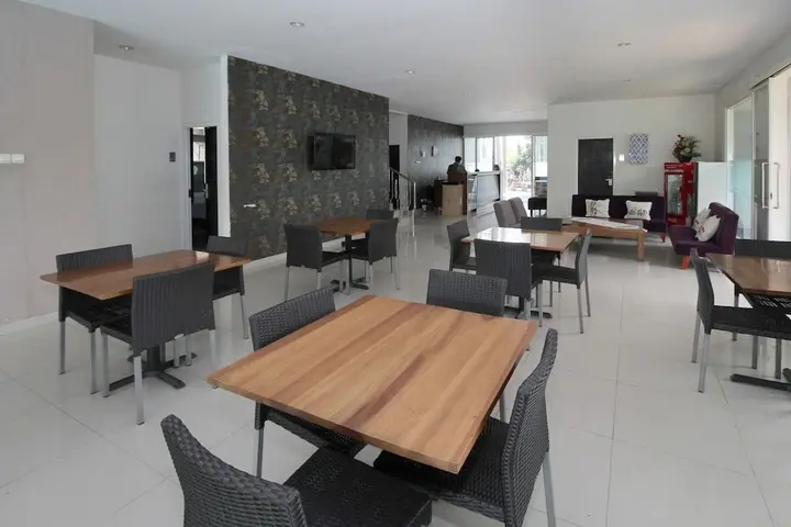 Семаранг: Airy Candisari Sisingamangaraja 4 Semarang