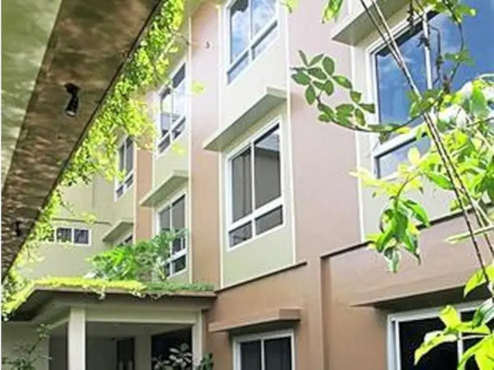 Томохон: Jhoanie Hotel