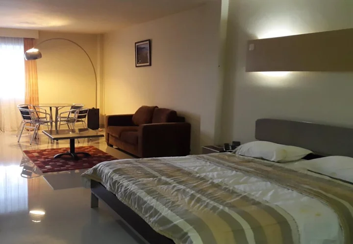Томохон: Jhoanie Hotel