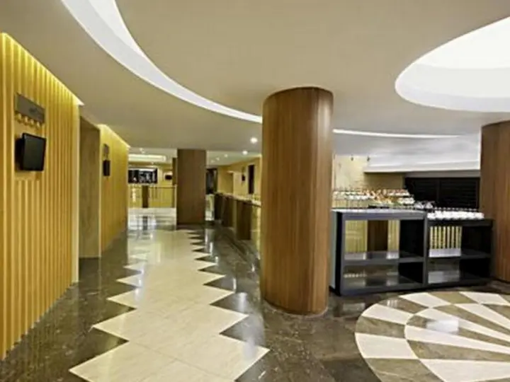 Сурабая: Hotel Santika Pandegiling Surabaya
