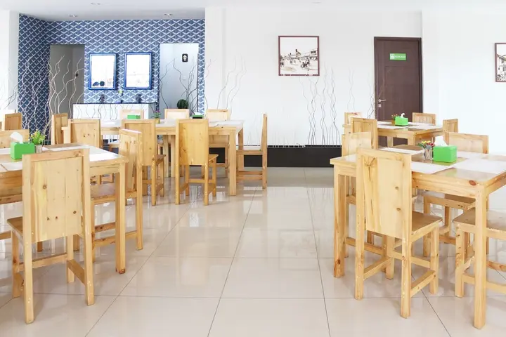 Сукабуми: Airy Karamat Bhayangkara 127 Sukabumi