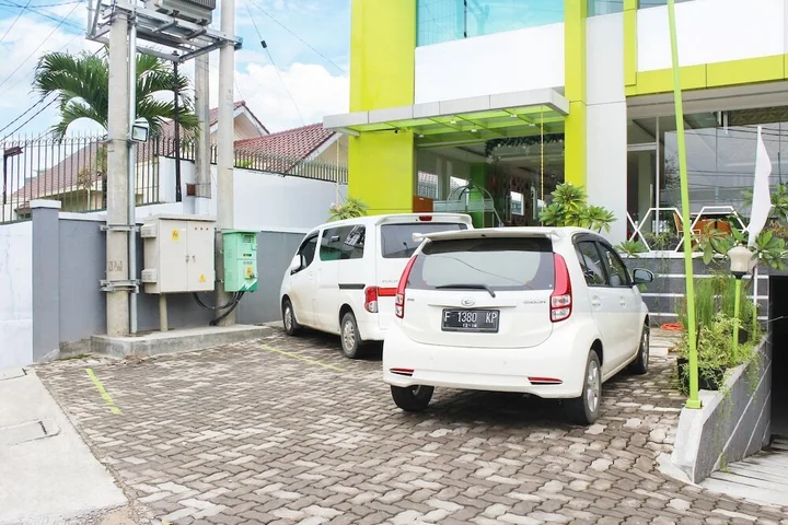 Сукабуми: Airy Karamat Bhayangkara 127 Sukabumi