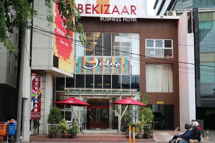 Сурабая: Zuzu Tunjungan Plaza