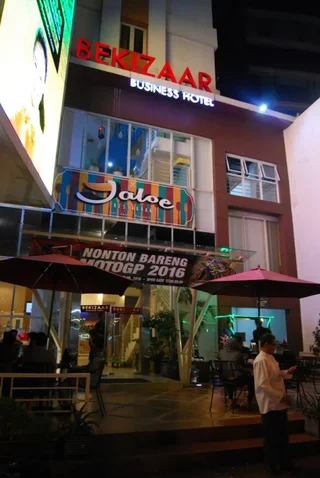Сурабая: Zuzu Tunjungan Plaza