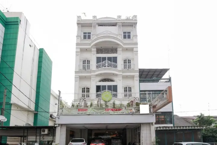 Медан: Airy Thamrin Gandhi Medan