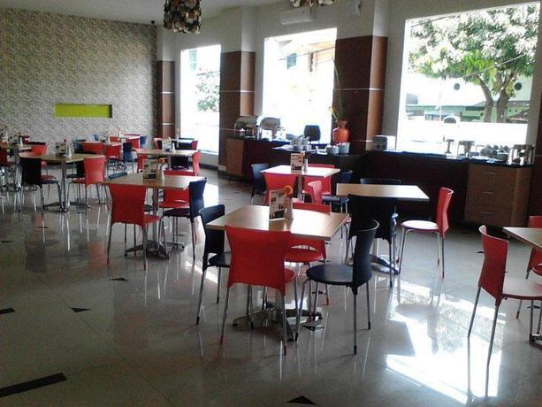Макассар: Hotel Artha Kencana Makassar