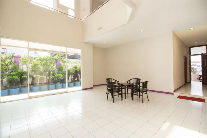 Суракарта: Airy Stasiun Balapan Natuna 4 Solo