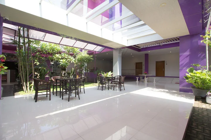 Суракарта: Airy Stasiun Balapan Natuna 4 Solo