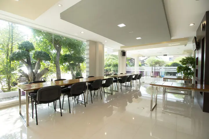 Суракарта: Airy Stasiun Balapan Natuna 4 Solo