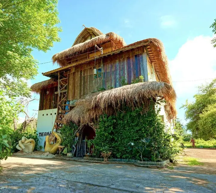 Гили-Мено: The Rabbit Tree - Hostel