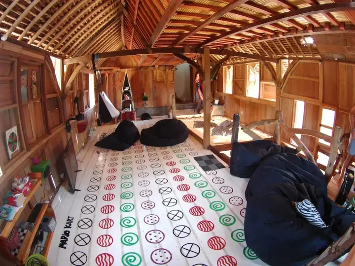 Гили-Мено: The Rabbit Tree - Hostel