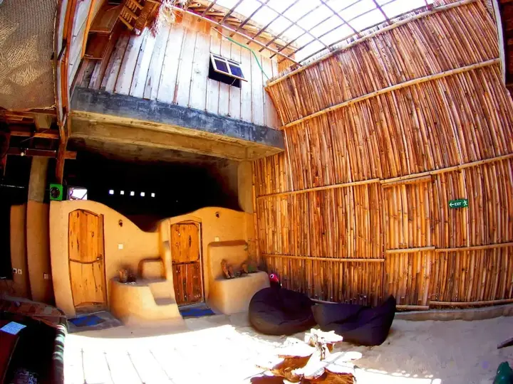 Гили-Мено: The Rabbit Tree - Hostel