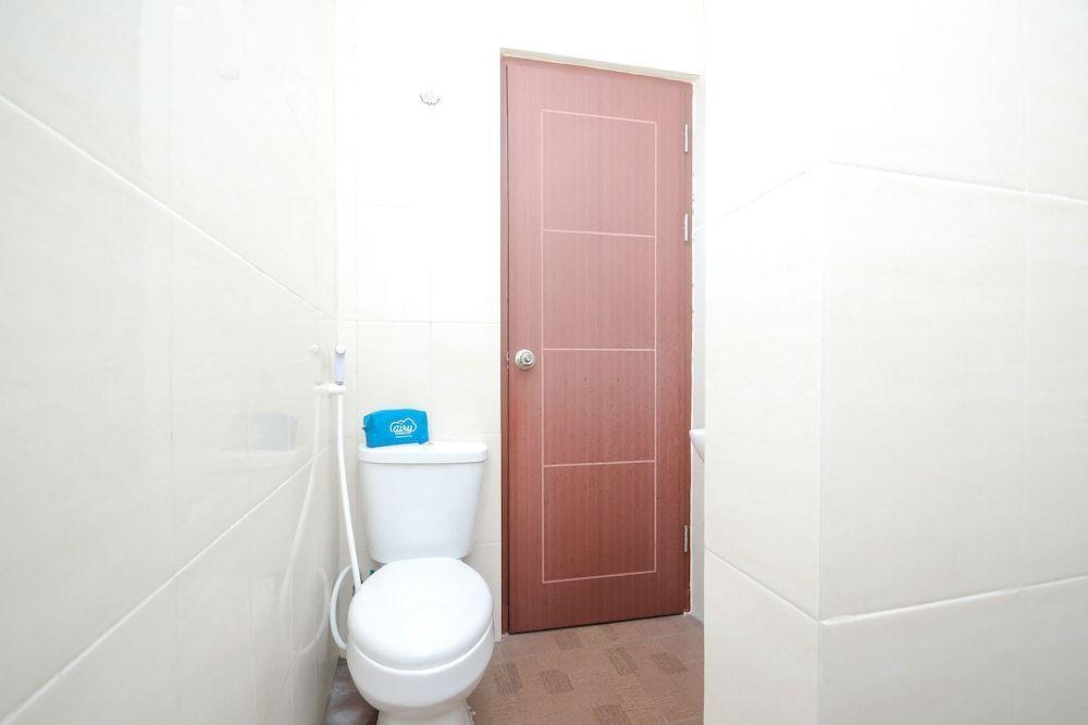 Сурабая: Airy Syariah Gayungan Gayungsari Barat 76 Surabaya