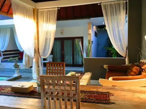 Керобокан: Pennylane Villa