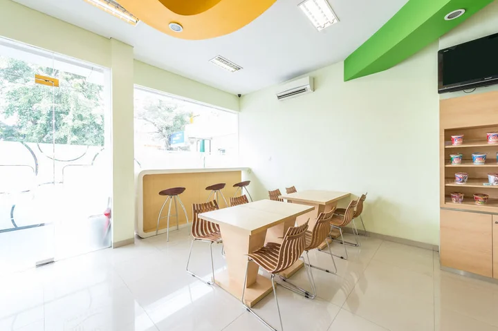 Суракарта: Airy Terminal Tirtonadi Ahmad Yani 280 Solo