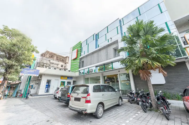 Суракарта: Airy Terminal Tirtonadi Ahmad Yani 280 Solo