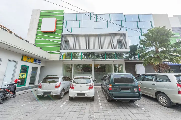 Суракарта: Airy Terminal Tirtonadi Ahmad Yani 280 Solo