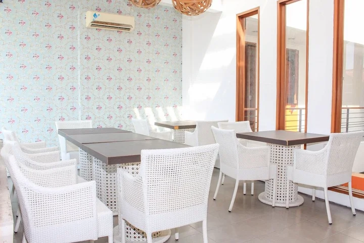 Сурабая: Airy Wijaya Kusuma Dukuh Kupang Timur 20 Surabaya
