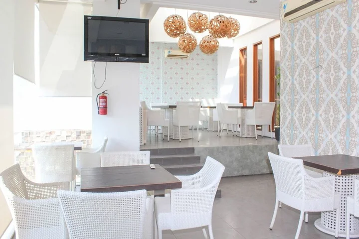 Сурабая: Airy Wijaya Kusuma Dukuh Kupang Timur 20 Surabaya
