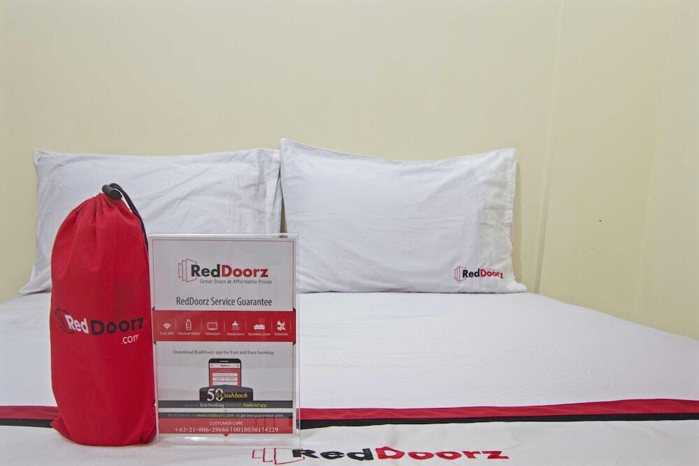 Депок: RedDoorz @ Pogung Baru