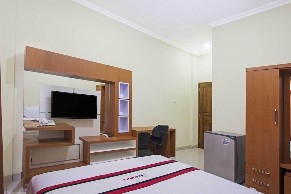 Депок: RedDoorz @ Pogung Baru