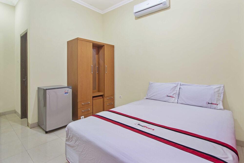 Депок: RedDoorz @ Pogung Baru