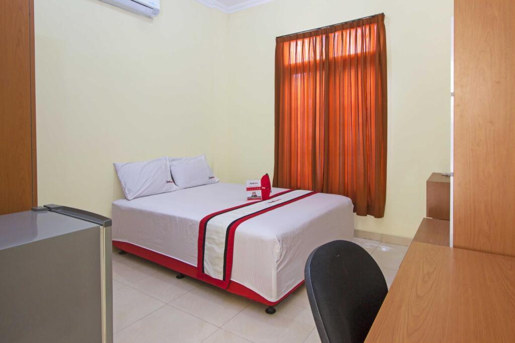 Депок: RedDoorz @ Pogung Baru