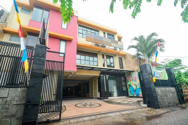 Сурабая: Airy Ahmad Yani Ketintang Baru Dua 12 Surabaya