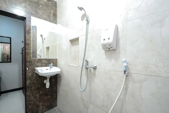 Сурабая: Airy Ahmad Yani Ketintang Baru Dua 12 Surabaya