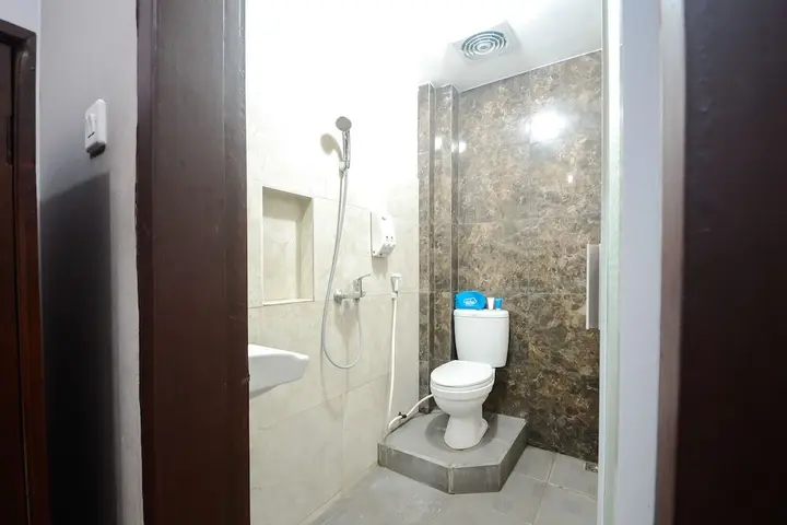 Сурабая: Airy Ahmad Yani Ketintang Baru Dua 12 Surabaya