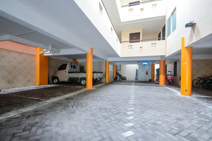 Сурабая: Airy Ahmad Yani Ketintang Baru Dua 12 Surabaya