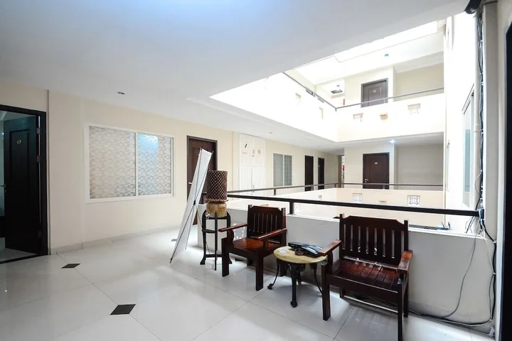 Сурабая: Airy Ahmad Yani Ketintang Baru Dua 12 Surabaya