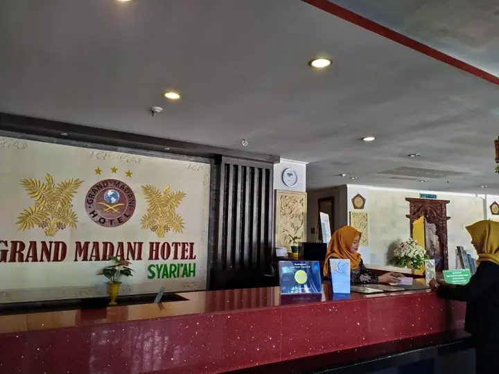 Матарам: Grand Madani Hotel