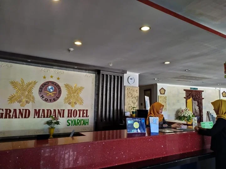 Матарам: Grand Madani Hotel