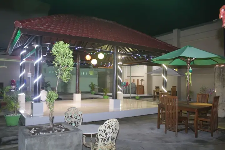 Матарам: Grand Madani Hotel