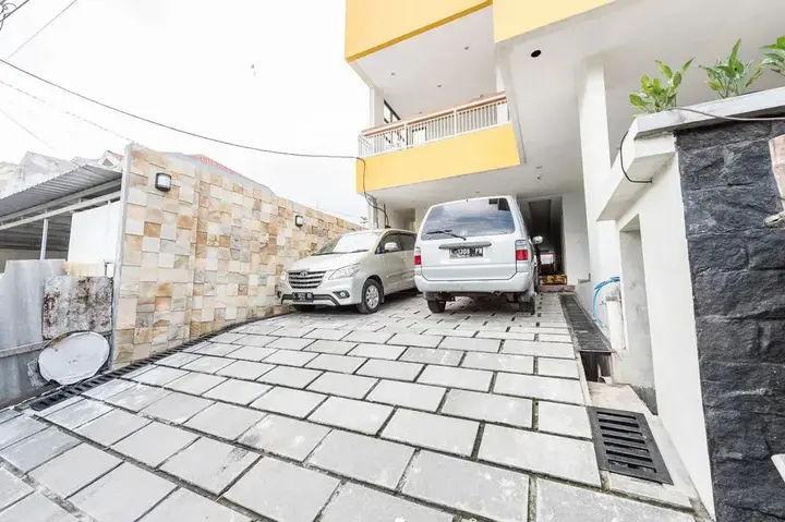 Сурабая: 艾里泗水索诺威杰南古邦新一段 140 号酒店(Airy Sonokwijenan Kupang Baru Satu 140 Surabaya)