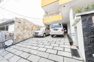 Сурабая: 艾里泗水索诺威杰南古邦新一段 140 号酒店(Airy Sonokwijenan Kupang Baru Satu 140 Surabaya)