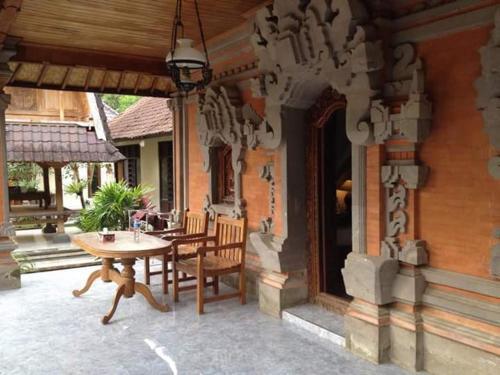 Тегаллаланг: Gusti House