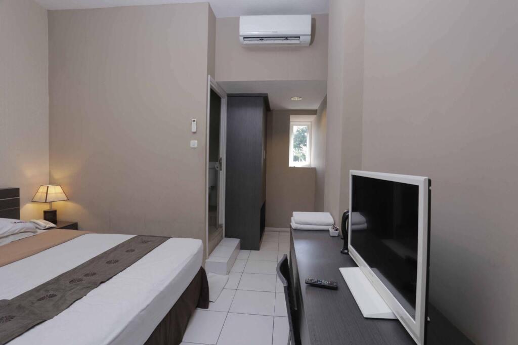 Кута: RedDoorz @ Sunset Point Seminyak