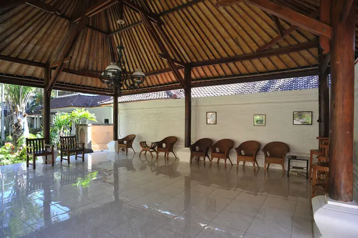 Сенджиги: 龙目岛艾里潘泰圣吉吉克拉丹甘酒店(Airy Pantai Senggigi Krandangan Lombok)