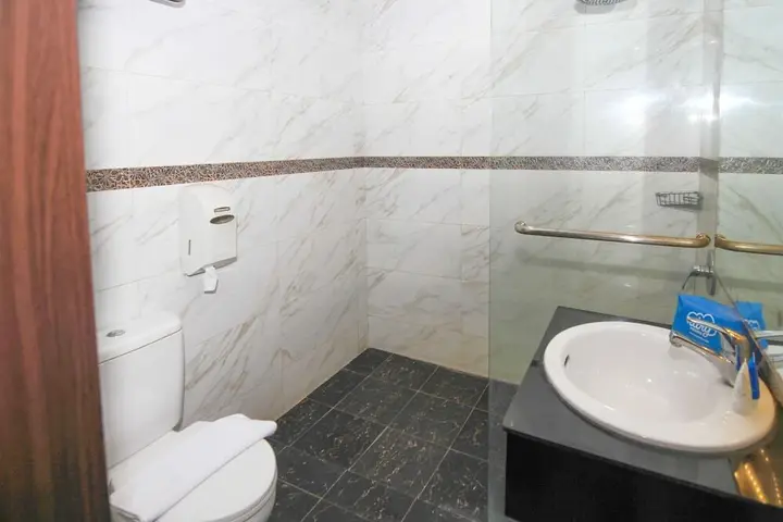 Санур: 巴厘岛登巴萨艾里萨努尔新路伍拉赖402号酒店(Airy Sanur Bypass Ngurah Rai 402 Bali)