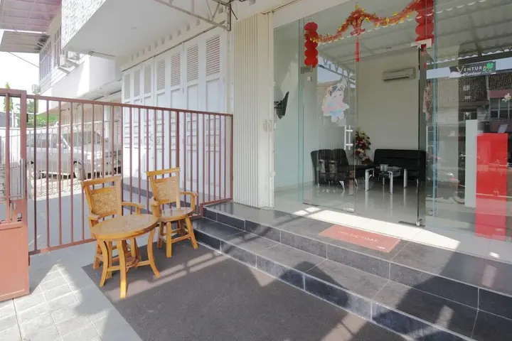 Семаранг: Airy Pecinan Kalikuping Utara 243 Semarang