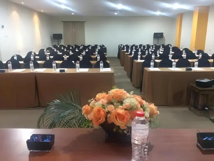 Сурабая: Best Hotel Kedungsari