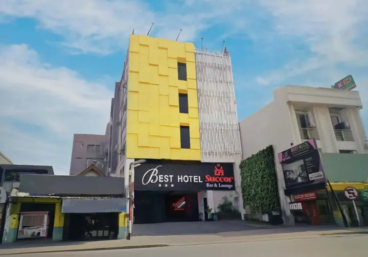 Сурабая: Best Hotel Kedungsari