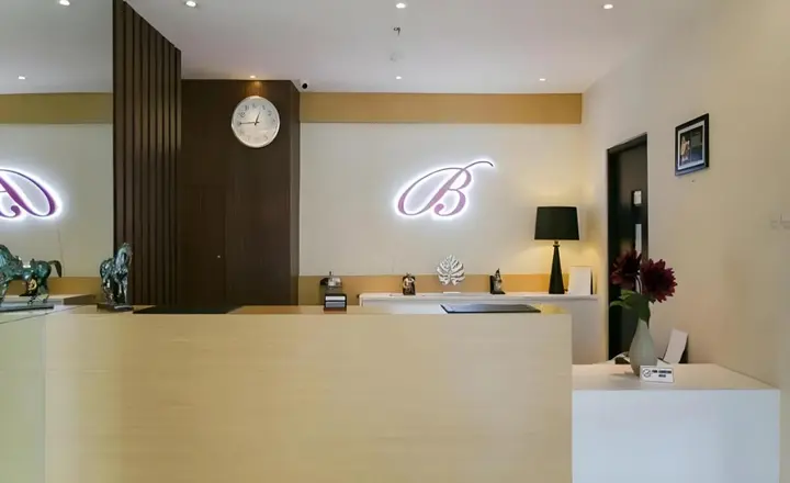 Сурабая: Best Hotel Kedungsari