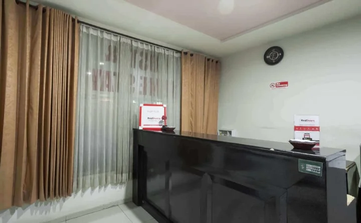 Сурабая: Ramayana Indah Hotel by RedDoorz