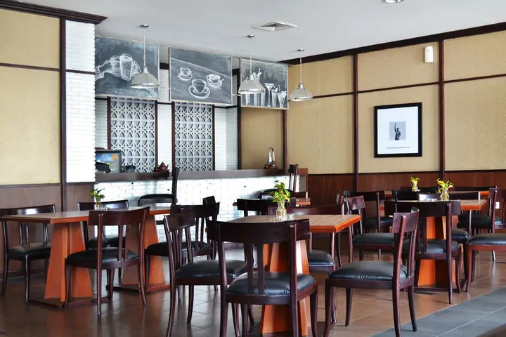 Суракарта: Airy Ngarsopuro Gatot Subroto 89 Solo