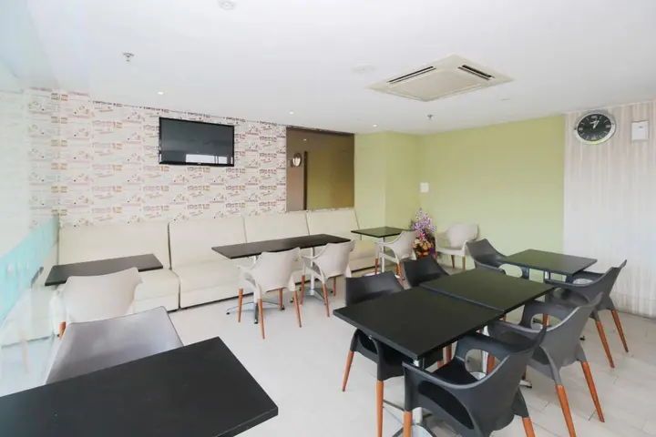 Сурабая: Airy Taman Remaja Kusuma Bangsa Surabaya