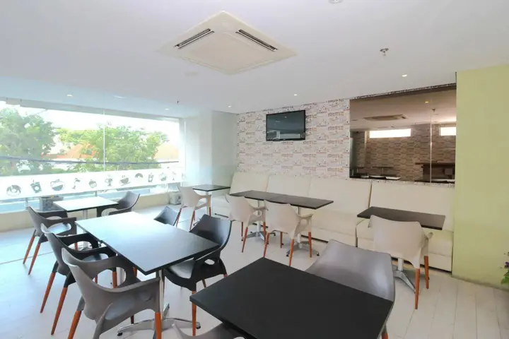 Сурабая: Airy Taman Remaja Kusuma Bangsa Surabaya